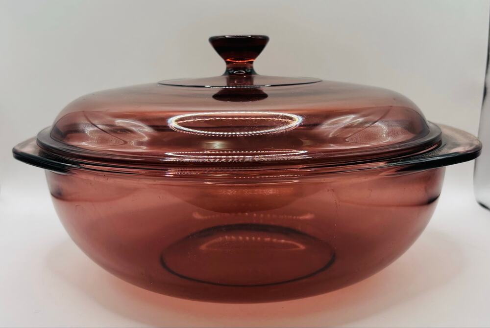 Pyrex 024 Casserole Dish w/ Lid 2 Qt Cranberry Color, Vintage Great Condition